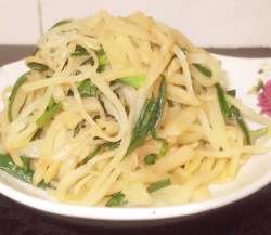 韭菜炒土豆丝