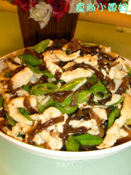 ［小媳妇家常菜］－－尖椒木耳鸡丝
