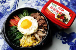 韩国牛肉石锅拌饭