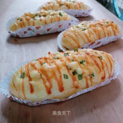 #第四届烘焙大赛暨是爱吃节#肉松芝士沙拉面包