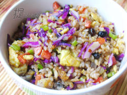 老干妈紫甘兰炒米饭