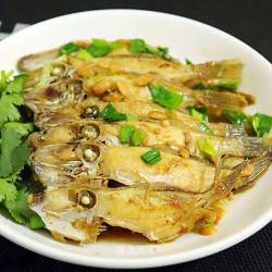 豆醬半煎煮剝皮魚