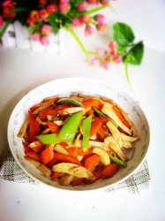 胡萝卜尖椒炒杏鲍菇