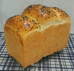 #ACA烘培明星大赛#牛奶黑芝麻吐司