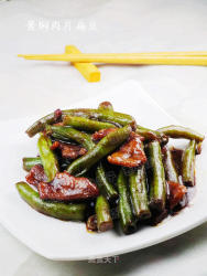 酱香浓郁的--酱焖肉片扁豆
