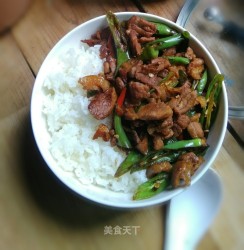 农家小炒肉盖码饭