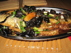 黑木耳红烧千岛湖鲫鱼