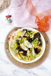 木耳鸡蛋炒百合