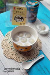 椰汁黑芝麻汤圆