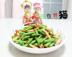 素菜吃出肉菜味 长豆角清炒杏鲍菇