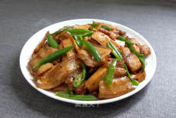 尖椒五花肉炒香干