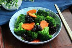 黑木耳胡萝卜炒西蓝花