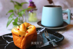 #信任之美#香肠玫瑰花沙拉酱面包