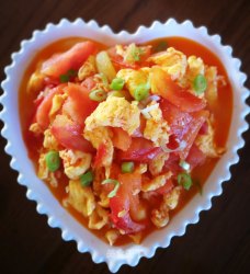 〈快手又好做的素菜〉～西红柿炒鸡蛋
