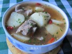土豆脊骨汤
