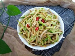 黄瓜拌干豆腐