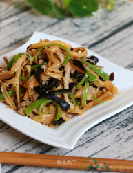 黄花菜木耳炒肉丝