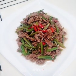 牛肉炒菜梗 - 做法