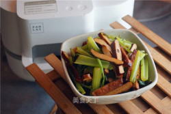 蒜粒香干干芹菜