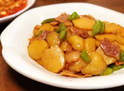土豆炒腊肉