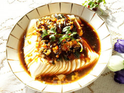 松花蛋拌豆腐