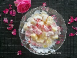 菠萝酸奶沙拉