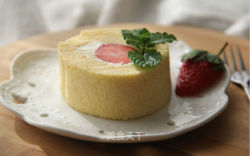 草莓奶冻卷——不仅仅是好吃（附超详细蛋糕制作方法）