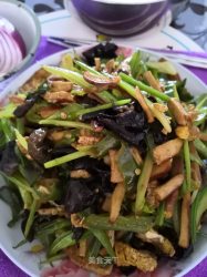 家常菜～豆干鸡蛋干炒芹菜