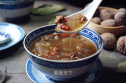 银耳枸杞子炖核桃仁