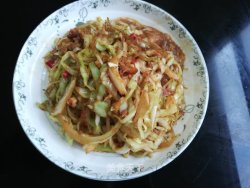 包菜炒肉丝粉丝