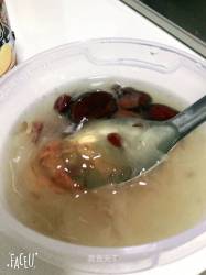 桃胶皂角米雪燕银耳羹