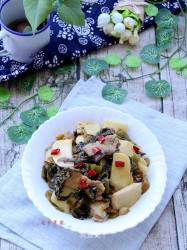 酸菜肉片焖年糕