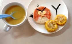 宝宝早餐食谱：愤怒小鸟吐司加南瓜红枣米糊～
