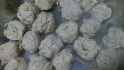 鸡肉丸子~无油少盐减肥佳品