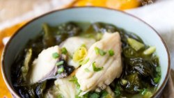 泡椒酸菜鱼——激起味蕾的酸辣开胃菜