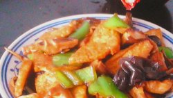油煎豆腐炒黑木耳香菇……