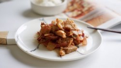 超下饭！快手辣白菜炒猪肉