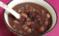 红豆薏米花生糖水