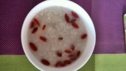 清心润肺——百合、雪梨、枸杞粥