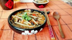 羊肉臊子莜面鱼鱼