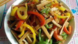 彩椒炒豆干