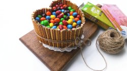 德芙黑巧心形慕斯蛋糕