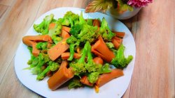 西兰花烧玉米肠