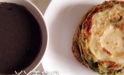 宝宝早餐之黑芝麻糊配菠菜饼