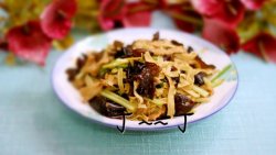 木耳千张炒芹菜