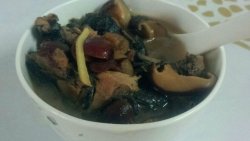 乌鸡香菇红枣汤