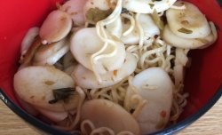 老坛酸菜年糕炒拉面