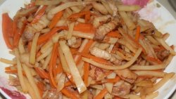 土豆胡萝卜炒肉丝