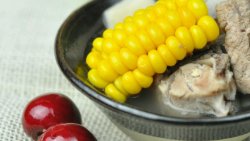 排骨莲藕香玉米，炖出一锅好汤来