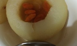 枸杞百合炖雪梨